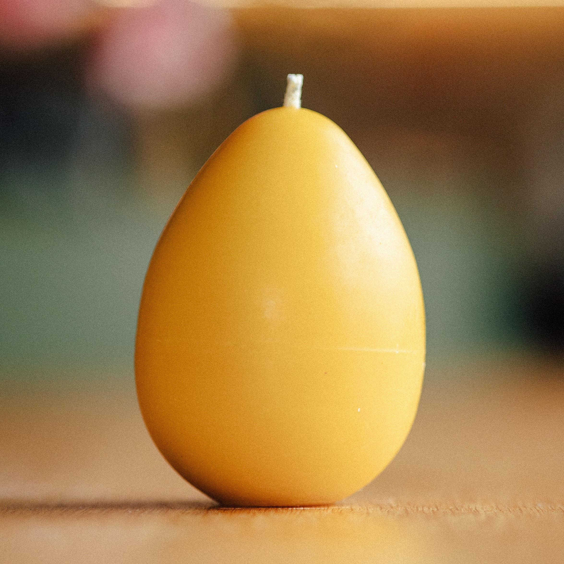 Bienenwachskerze in Ei-Form
