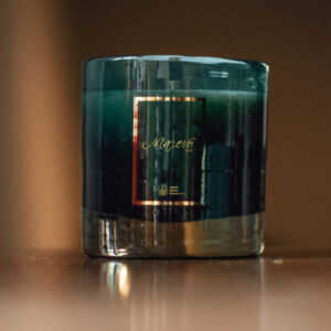"Fichtennadeln", Kerze mit Fichtennadeln-Duft im Keramikbehälter