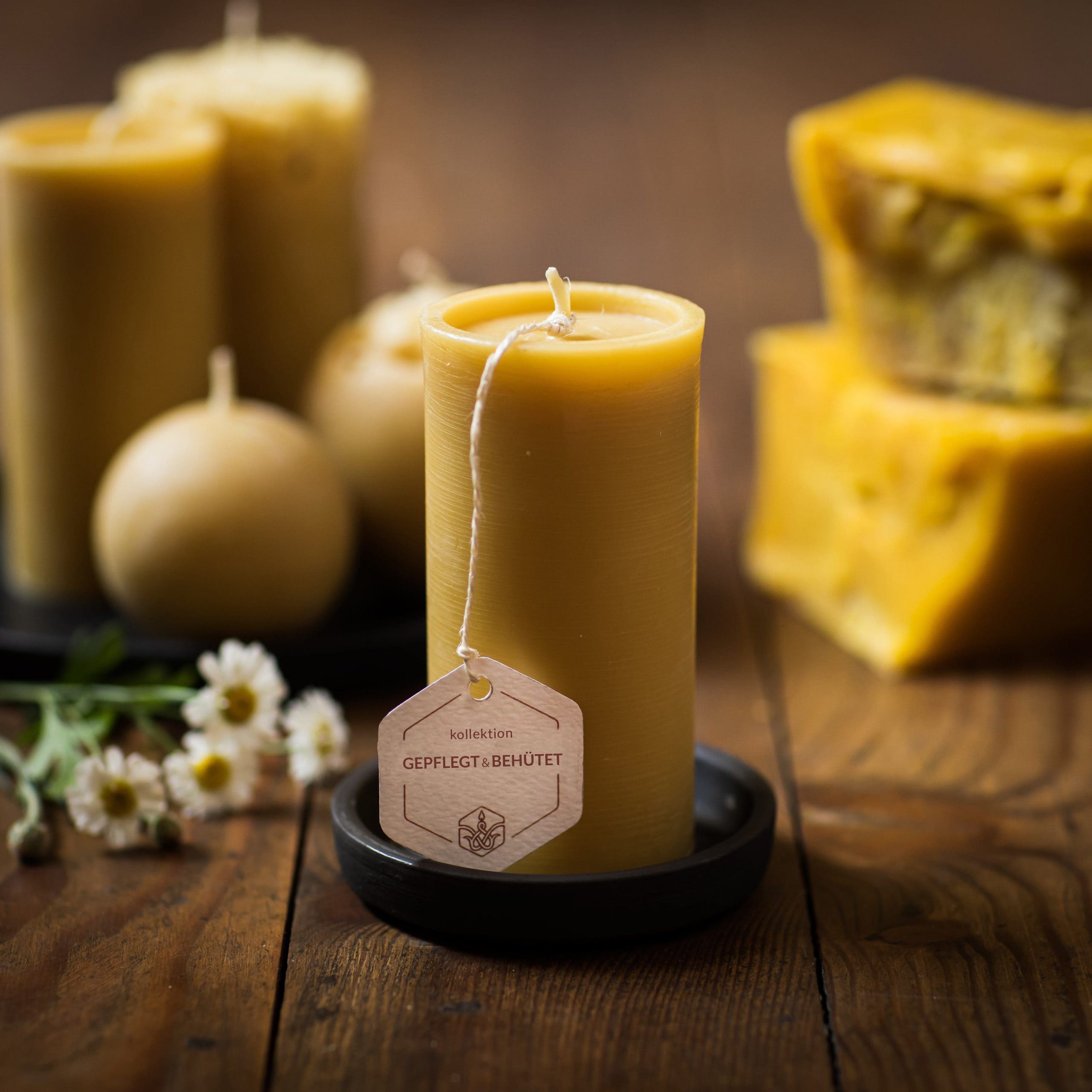 Beeswax cylindrical candle