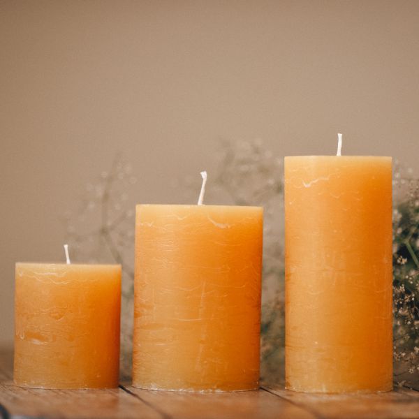Honey cylinder candle