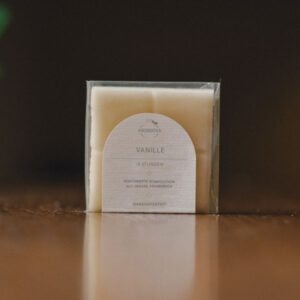 Scented soy wax candle with a wooden blend aroma