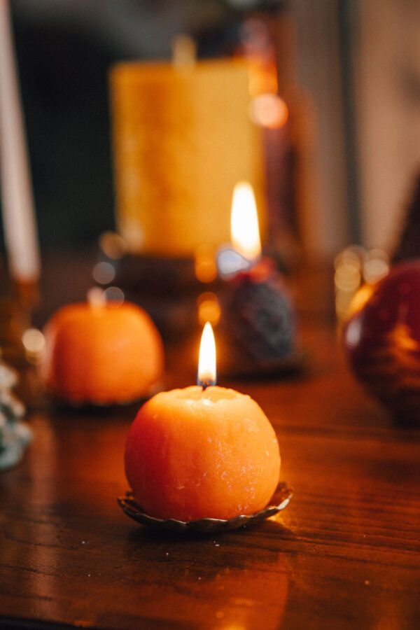 Candle with the scent of tangerines