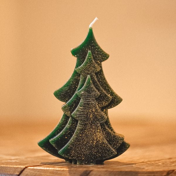 Christmas tree candle with pine needle scent
