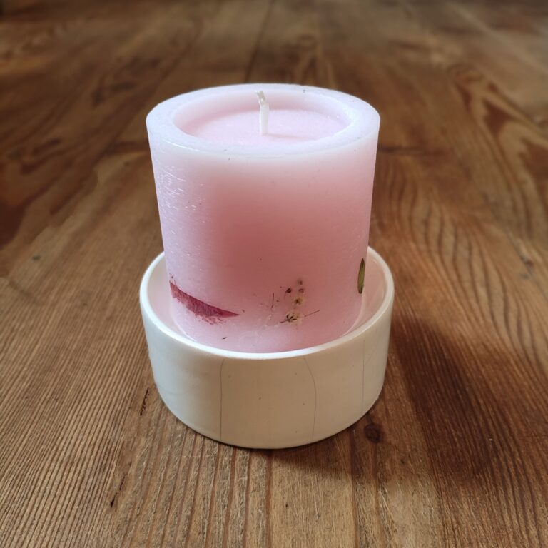 Cylinder candle with magnolia and bergamot Cylinder candle with magnolia and bergamot